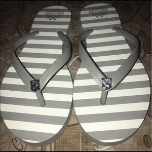 Vince Camuto flip flops